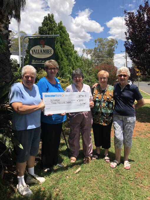 Gunnedah Greater Bank manager Jacqui Bull (second from left) with Yallambee committee members Helen Cruickshank, Delores Worthington, Margaret Dodd, and Margaret Hickman. Photo: Supplied