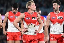 Isaac Heeney (centre) could be ineligible for the Brownlow Medal after an incident against St Kilda. (Joel Carrett/AAP PHOTOS)